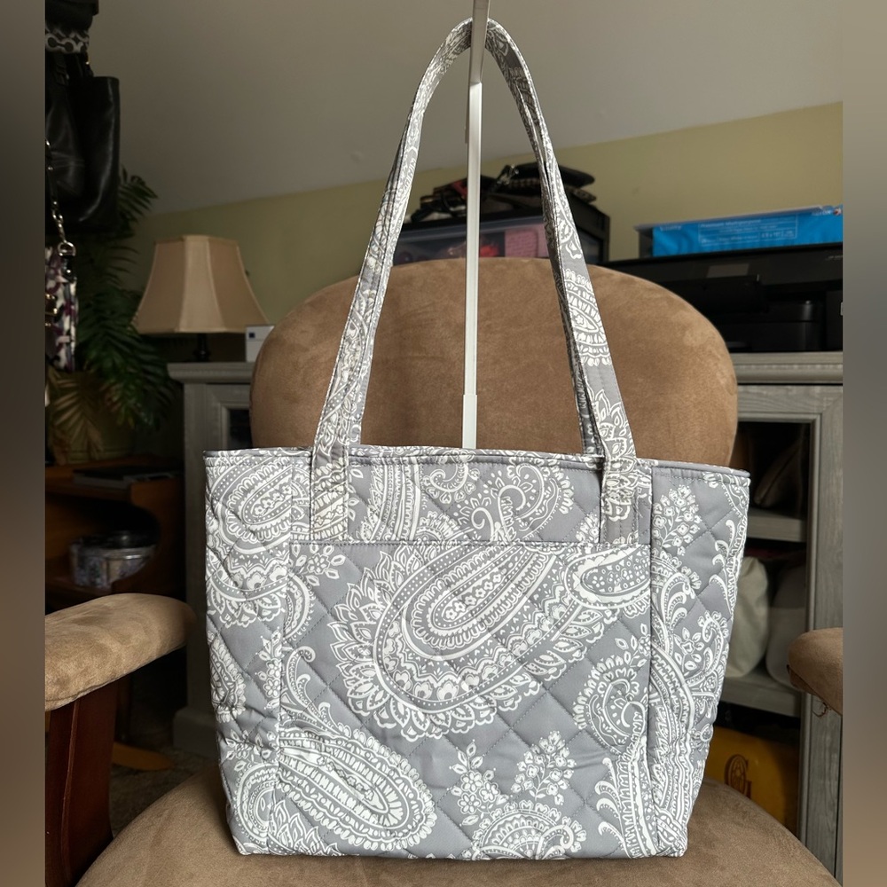 Sold- Vera Bradley Cloud Gray Paisley Small Vera Tote Bag, New with Tag - Picture 4 of 8